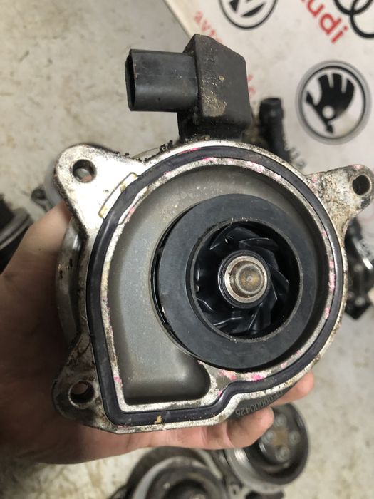 Водяная помпа насос системы охлаждения Vw skoda 1.4 1.8 2.0 tsi tdi
