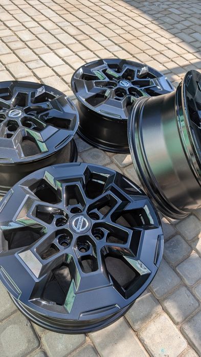 6 114,3 R 18 Оригінальні диски Nissan Navara D 23 2019 року