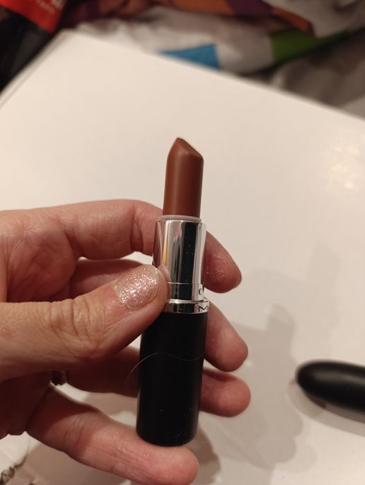 MAC szminka Creme in your coffee