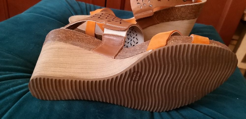 Sandaly nikbutik na koturnie