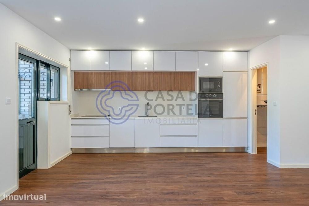 Apartamento T2 Renovado com Box | Vilar de Andorinho
