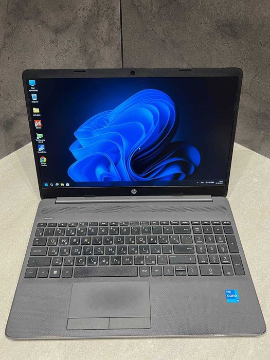 HP 250 G8 i5-1135G7 / 16GB DDR4 / SSD 512GB / Full HD