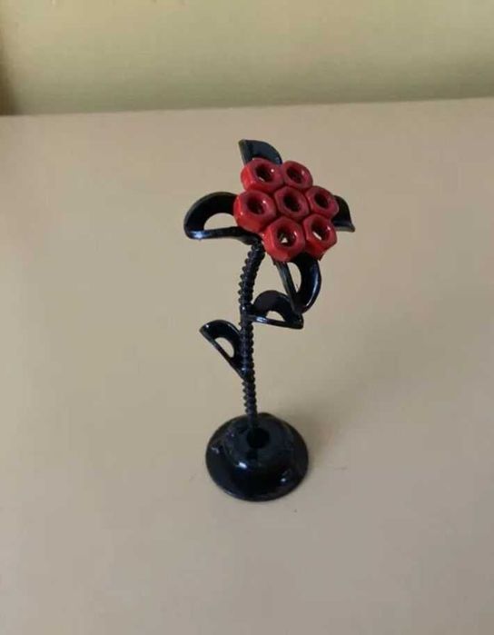 Поделка из металла. Цветок