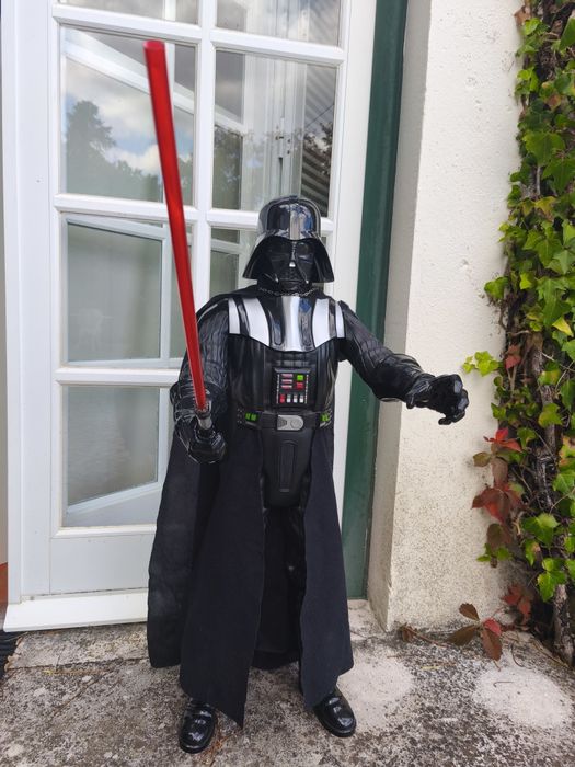 Figura Darth Vader 80 cm, c/ Som e Sabre de Luz – Ótimo Estado