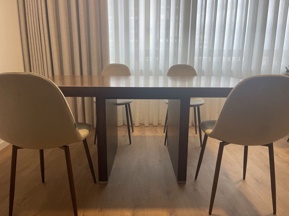 Mesa sala de refeições ou reuniões