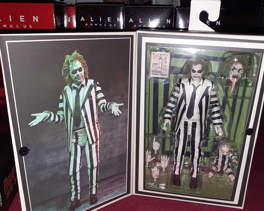 Beetlejuice Ultimate figurka 18 cm Striped Suit Sok z Żuka NECA