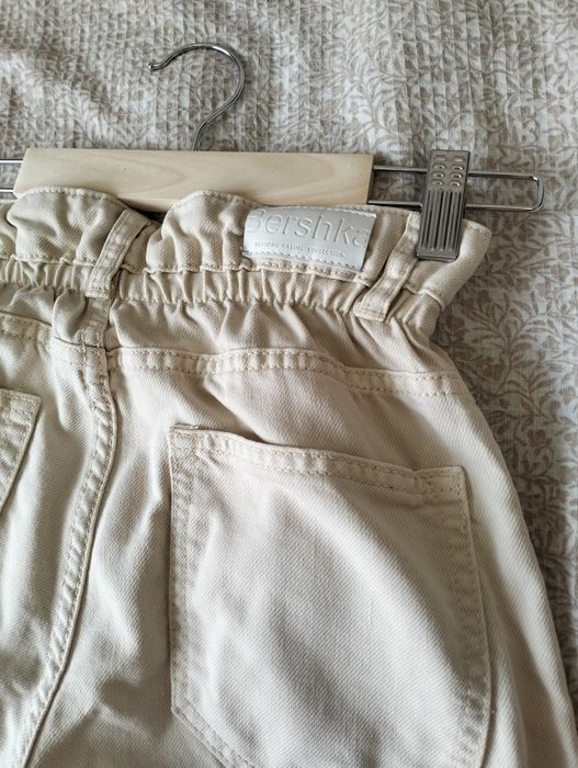 Джинси бежеві Bershka