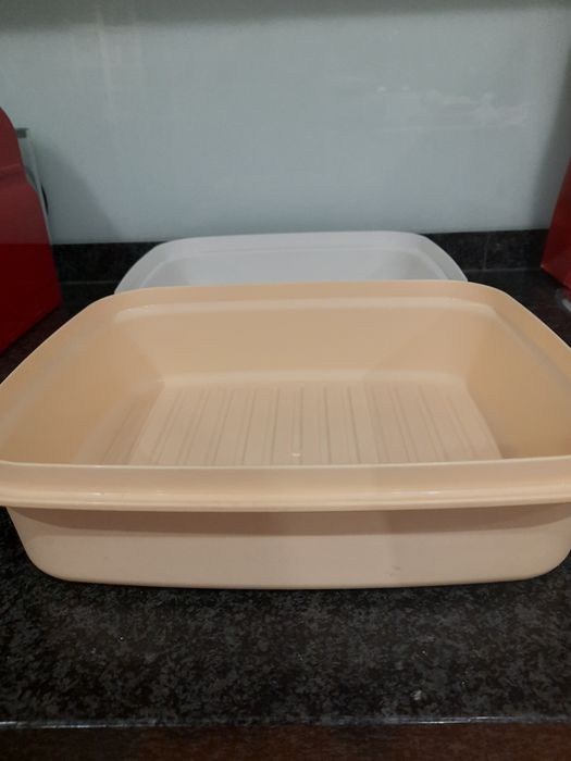 Tupperware Bread Box422668752462161923