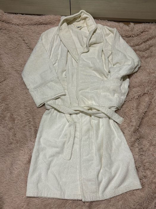 Халат білий.