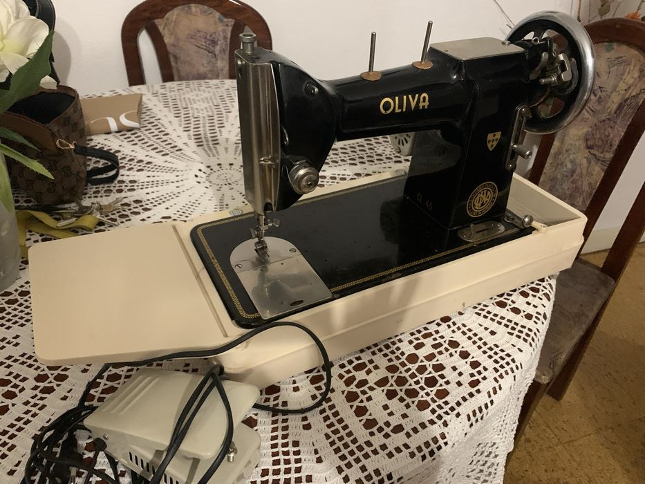 Máquina de Costura Oliva