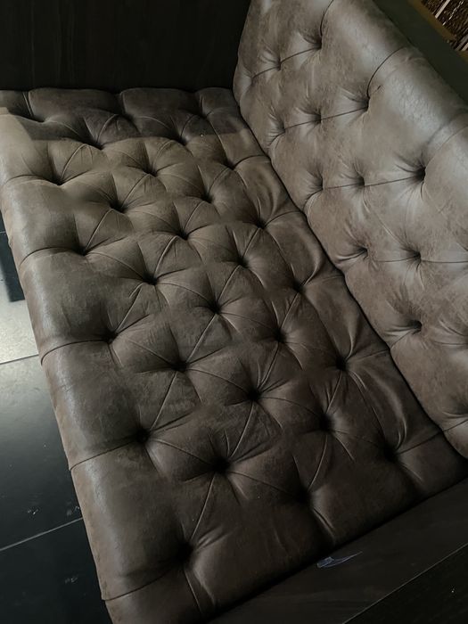 Banco em madeira e capitonê 240x80