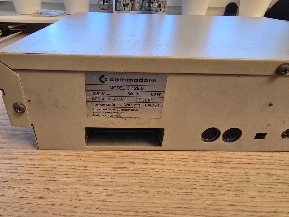 Commodore 128D + klawiatura