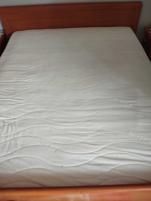 Materac biały z pokrowcem 160x200