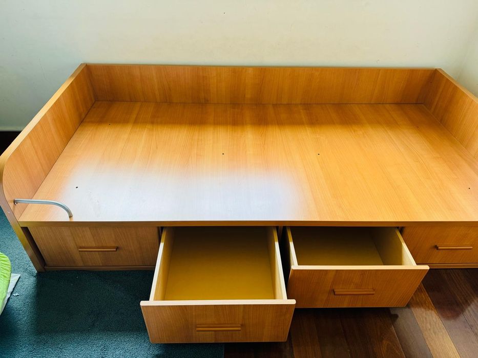 Cama de solteiro cor faia