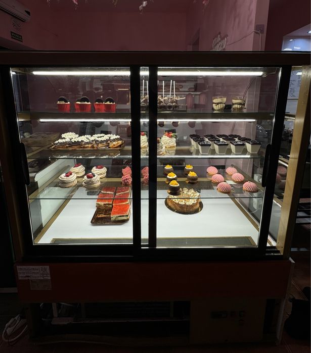 Witryna cukiernicza JUKA