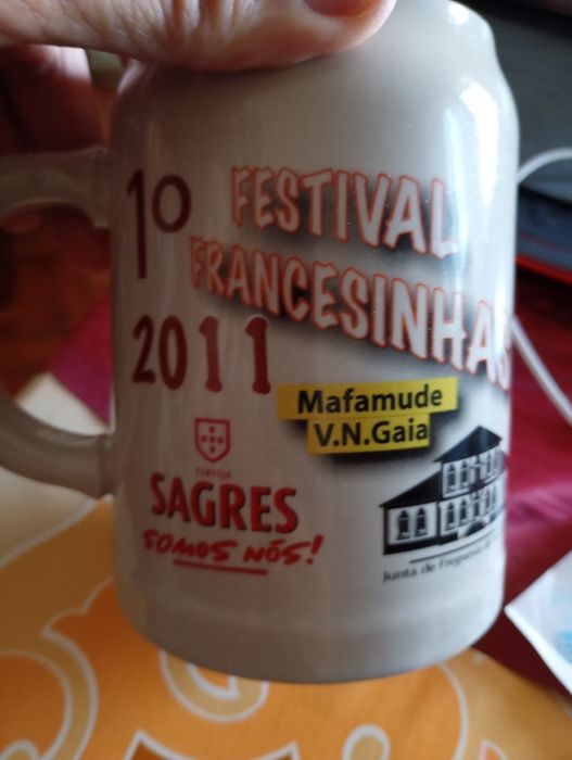 DeSEja uma Francesinha e/ou uma caneca de cerveja?1ediçao 2011 festa das francesinhas de Mafamude Gaia caneca  cerveja-12E-Carrinho Mercedes7E Desde5E