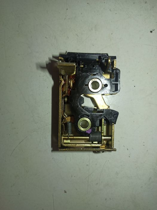 Fecho da Porta Trás Direito - VOLKSWAGEN Passat (32) | 73 - 81