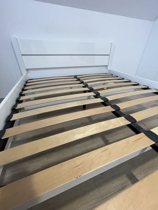 Sprzedam stelaż łóżka (140x200)