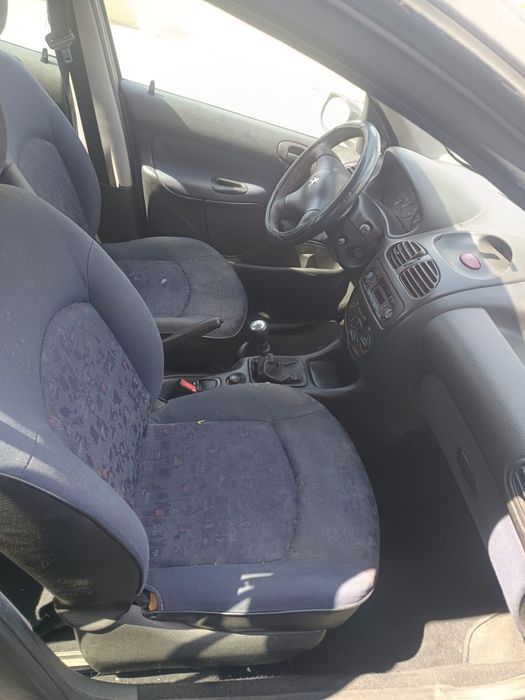 Peugeot 206 em bom estado