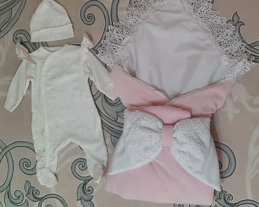 Комплект на выписку для девочки