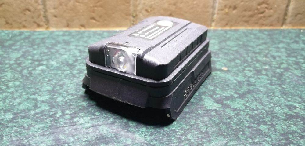 Lampa LED na baterię BOSCH i ładowaniem na 2 usb .