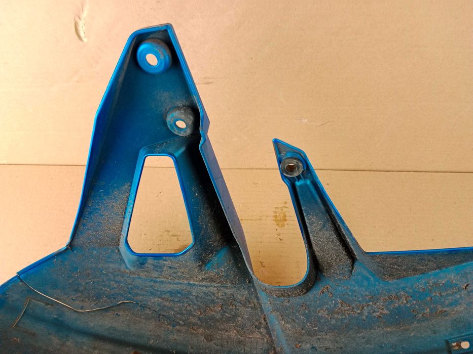 Suzuki GSX-8R Błotnik Przód Przedni 23-26