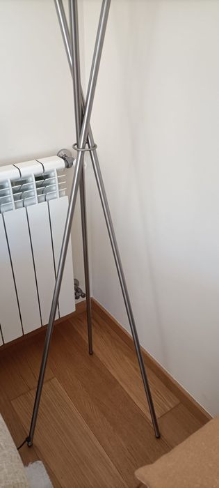 Candeeiro de pé moderno