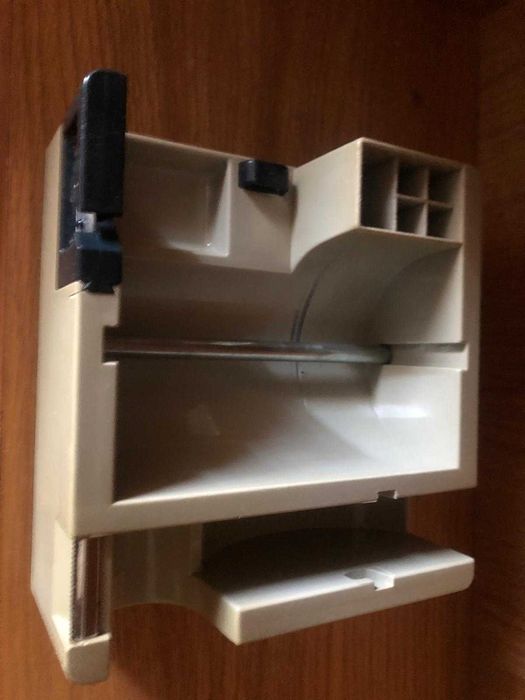 Dispensador de fita adesiva e de embrulho