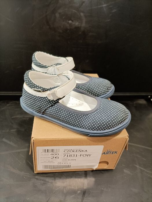 Buty dla dziewczynki na występ lub do szkoły, balerinki czołenka Barte