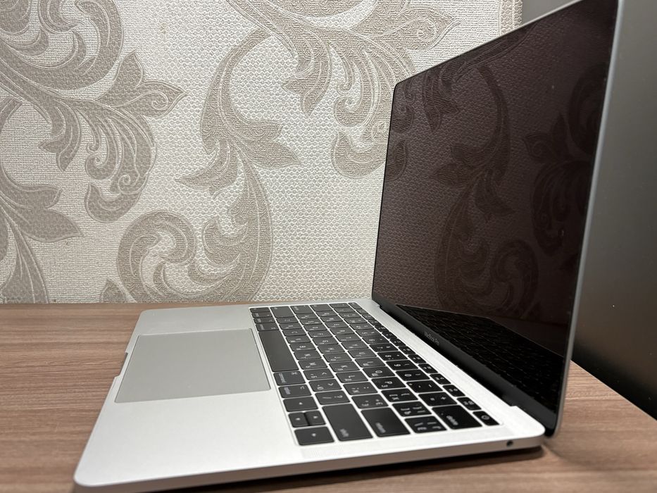 Apple MacBook Pro 13 2017(2018) 94% retina 8/128/i5 a1708 ноутбук