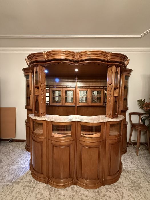 Bar em Madeira Maciça