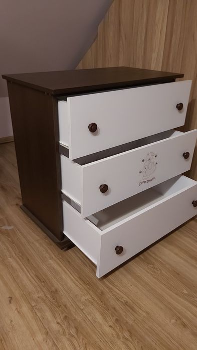 Łóżeczko i komoda dziecięce