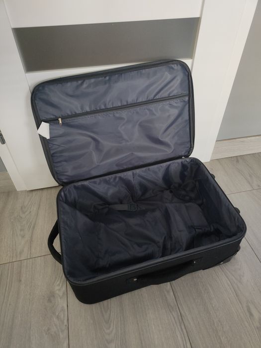 Walizka podróżna na kółkach Traveller