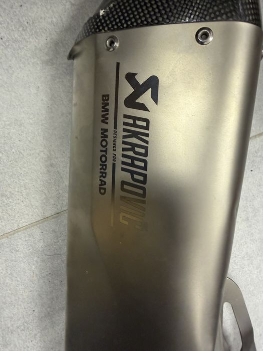 Вихлопна титанова банка Akrapovic BMW S1000R RR XR. Під відновлення