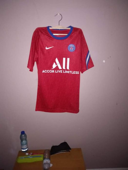 T shirt Nike vermelho oficial
10€
Entrego