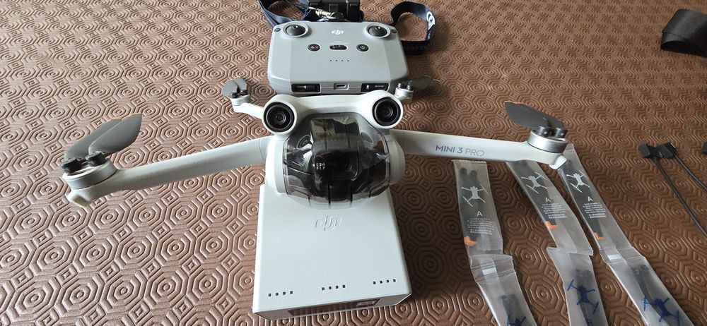 Vendo drone DJI MINI 3 Pro Fly more Combo

Em muito bom estado.

Inclu