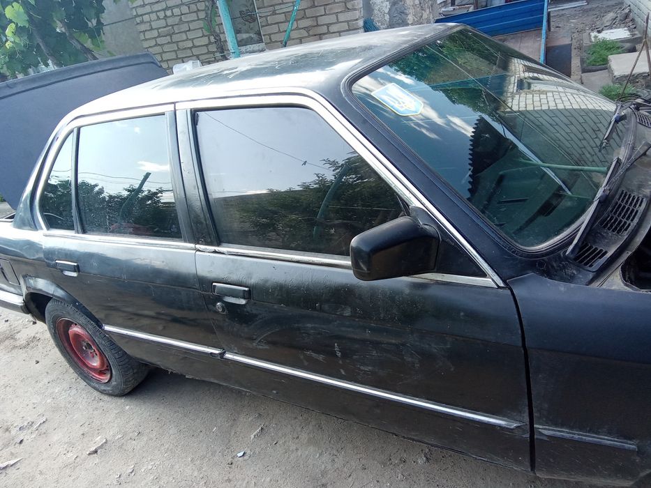 Продам різні деталі BMW e30