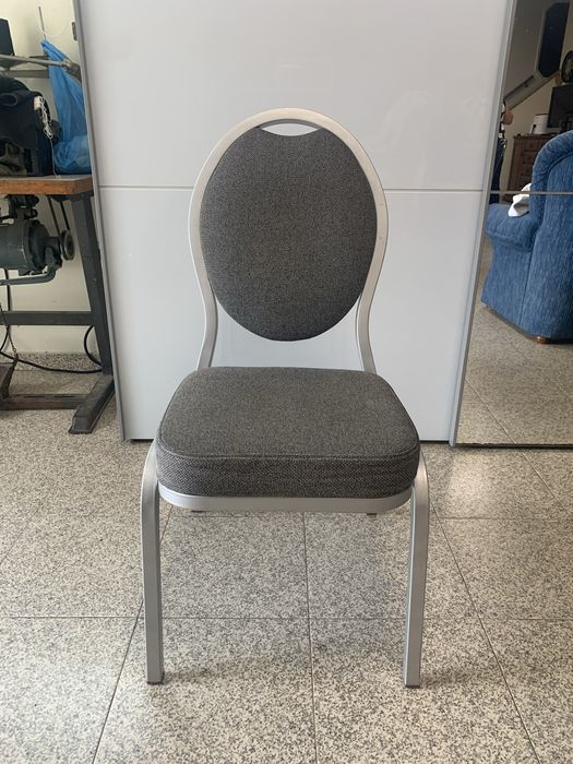 Cadeiras estilo banquete