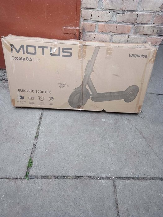 Продам електросамокат Motus Scooty 8,5 Lite