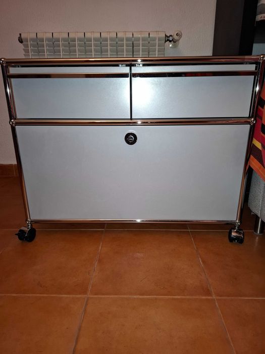 Móvel USM Haller antracite sobre rodas usado