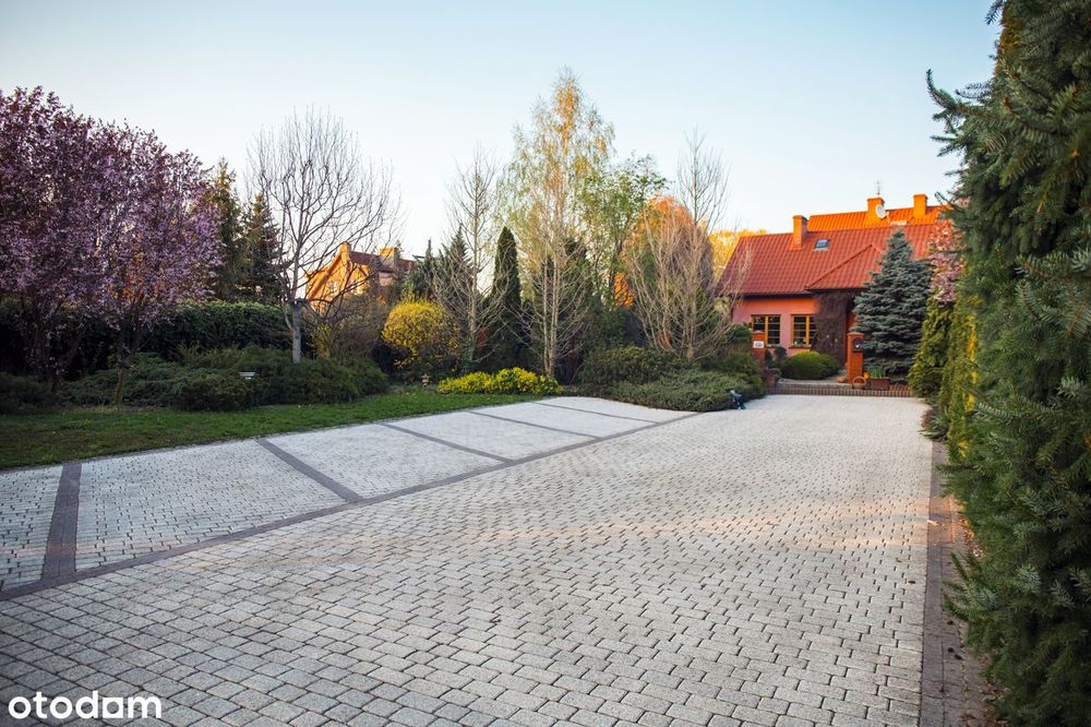 Dom 250 m² z fotowoltaiką i pięknym ogrodem – gotowy do zamieszkania