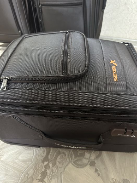 Продам чемодан новый