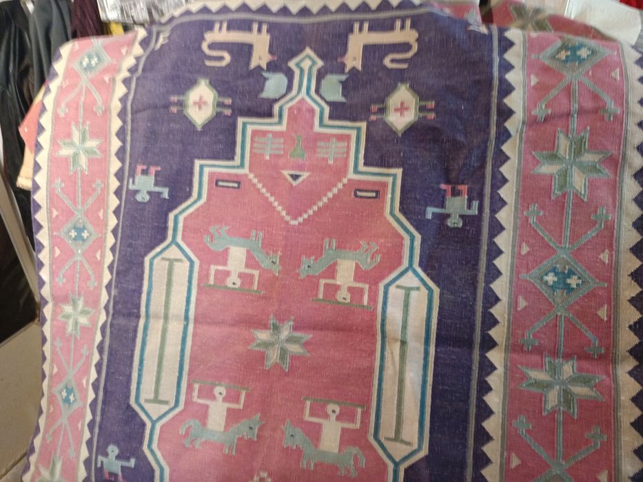 Vendo um tapete de bom estado para a sala
