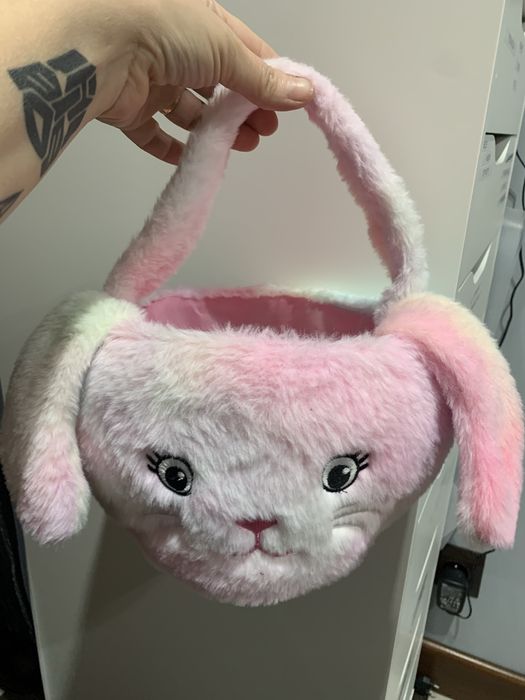 Koszyk wielkanocny  pluszowy dla dzieci