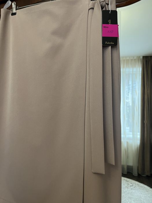 Елегантна спідниця жіноча