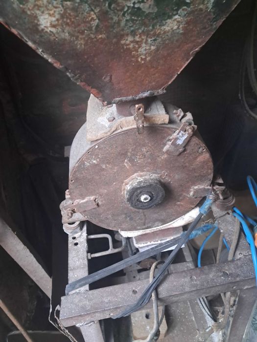 Чудовий, потужний, міцний млинок (круподробілка)