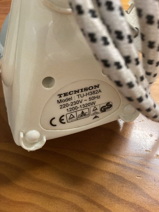 Ferro de Passar Roupa Tecnison
