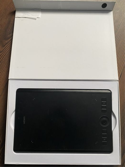 Графічний планшет Wacom Intuos Pro (PTH-660)