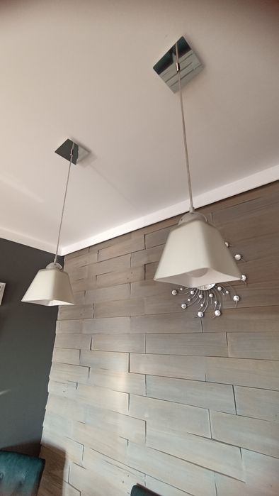 Dwie lampy pojedyncze