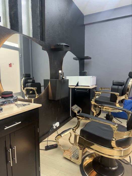 Faz OFERTA, barbearia, cadeiras, espelhos tudo!